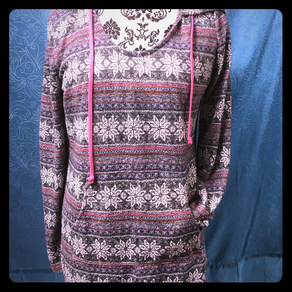 NWOT Long Sleeve Front Pocket Hooded Top